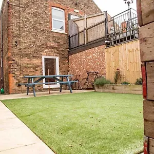 Chequer - Seafront 1 Bed Ground Floor Garden Flat , Cleethorpes United Kingdom