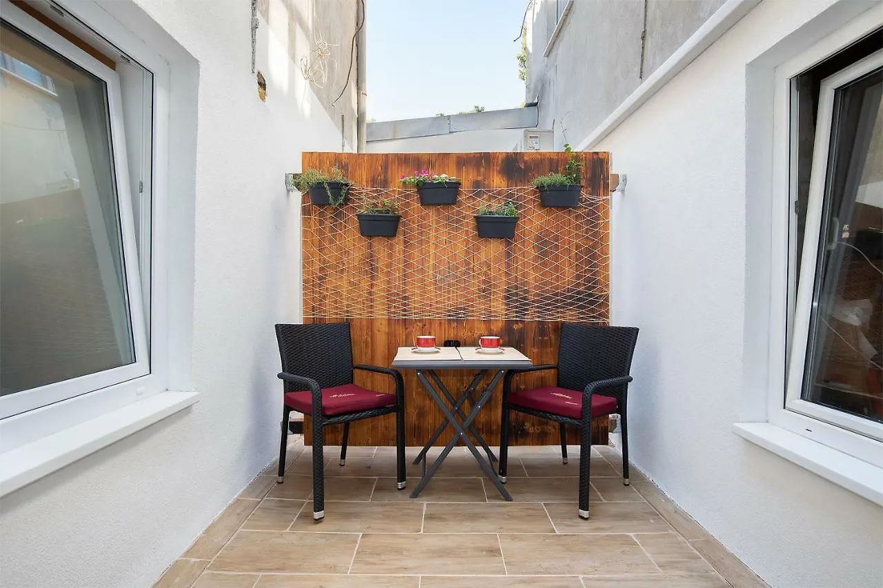 Apartment Ulysses Pula 0*,